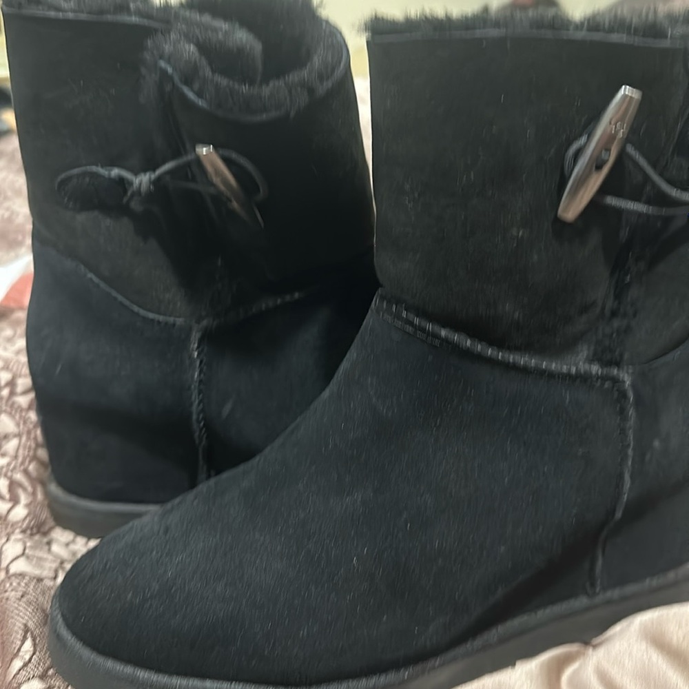 Ugg Boots With Side Toggle And Hidden Wedge. Size… - image 1